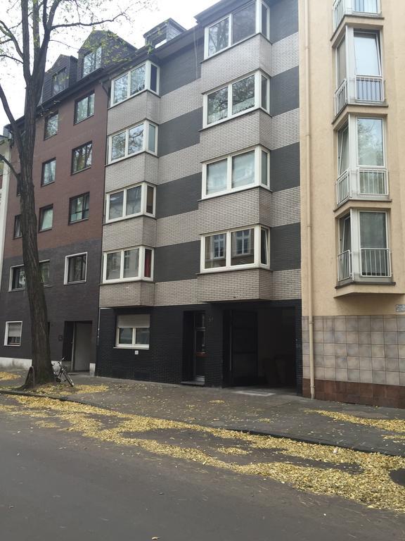 Apartment Maximilians Dusseldorf Room photo